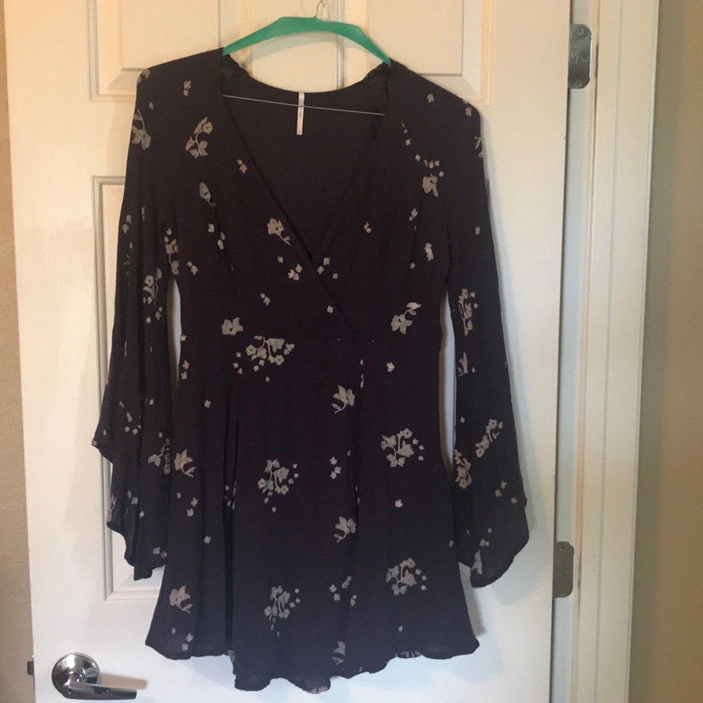 Free People Bell Sleeve purple dress 👗 size 10